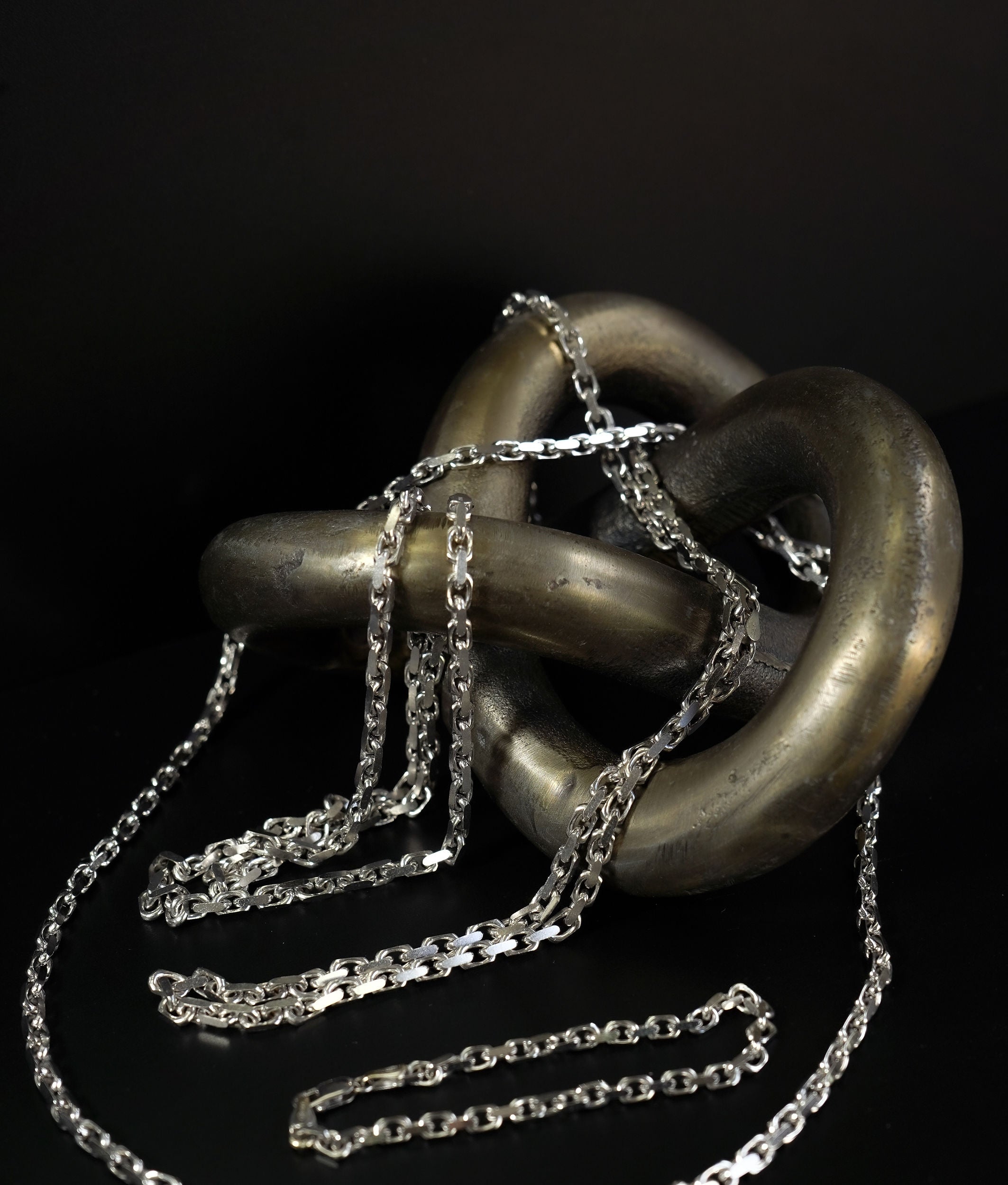 Why Solid Gold Chains Are the Ultimate High-End Jewelry for Men