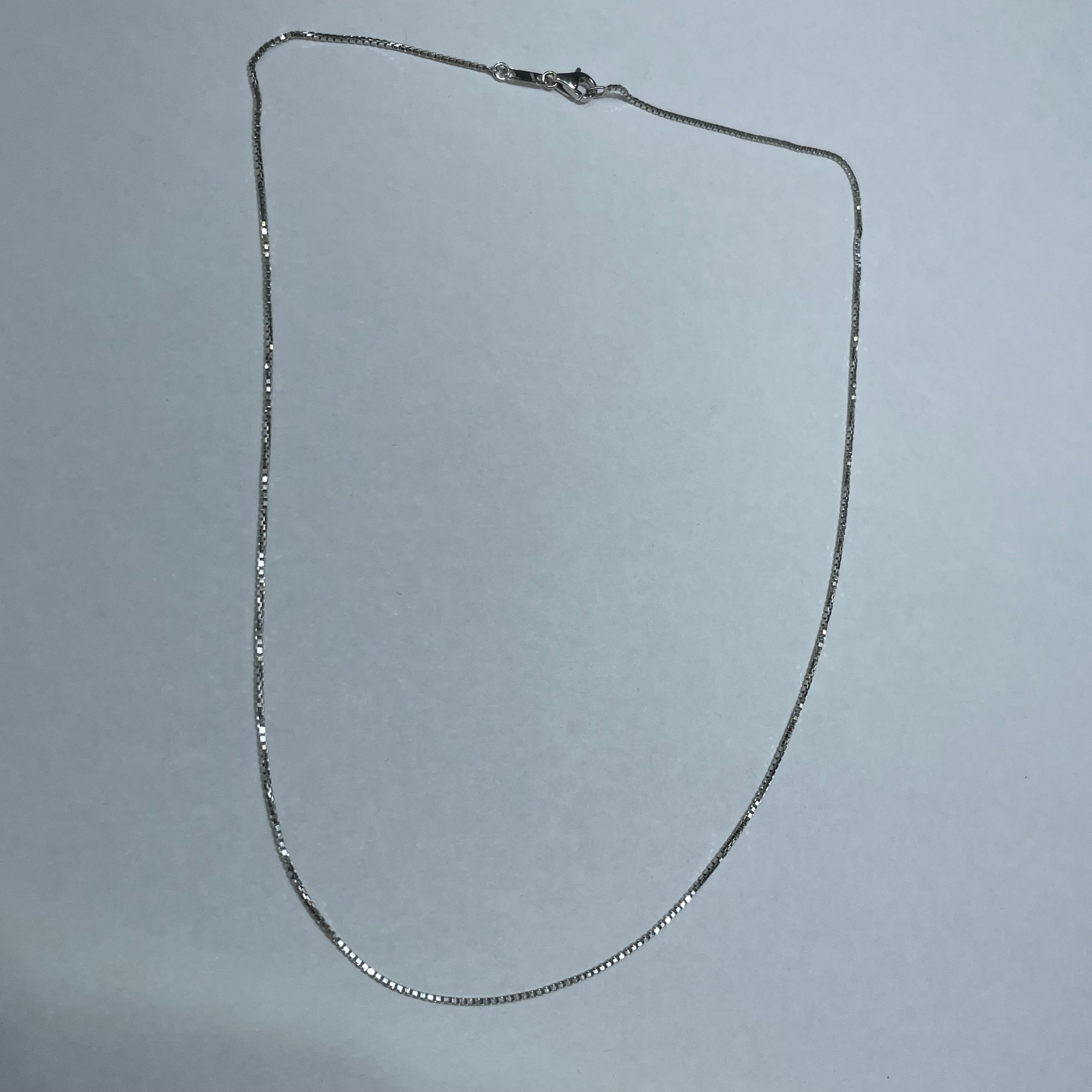 0.9MM Box Chain (Platinum)