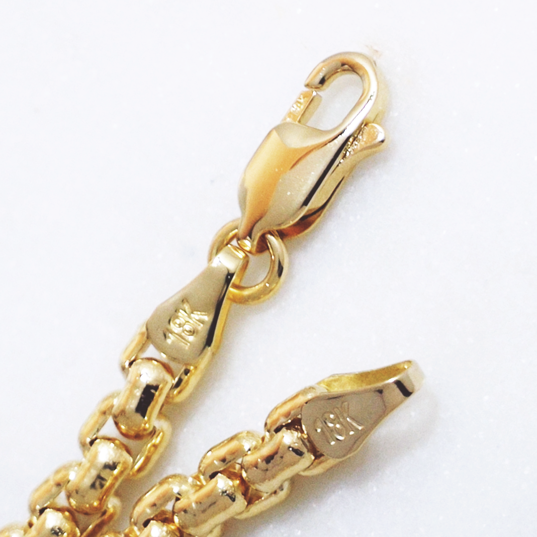 rounded box 18k bracelet with clasp on a white background