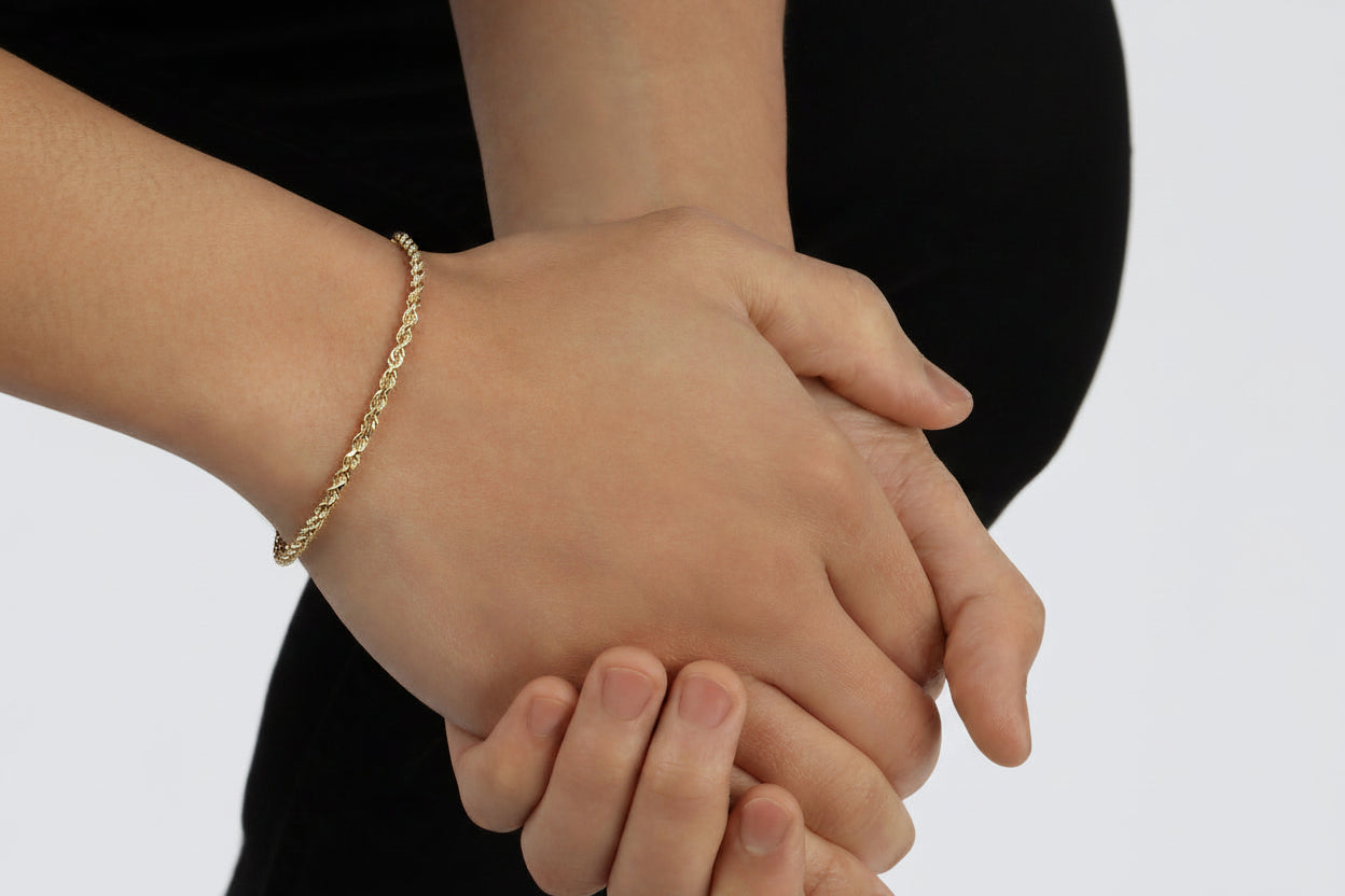 man wearing 2.9mm rope bracelet solid gold yellow gold 14k