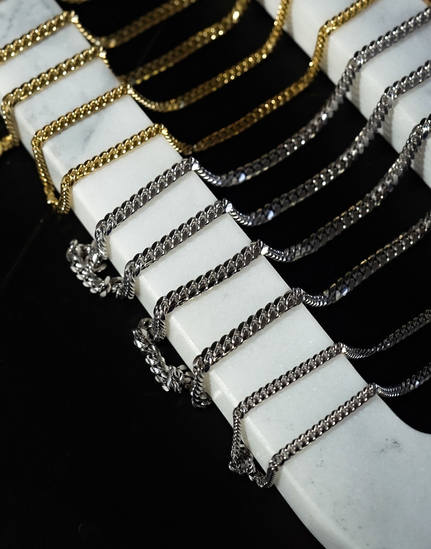 Understanding the Difference Between 18k and 22k Gold: Which One is Right for You?