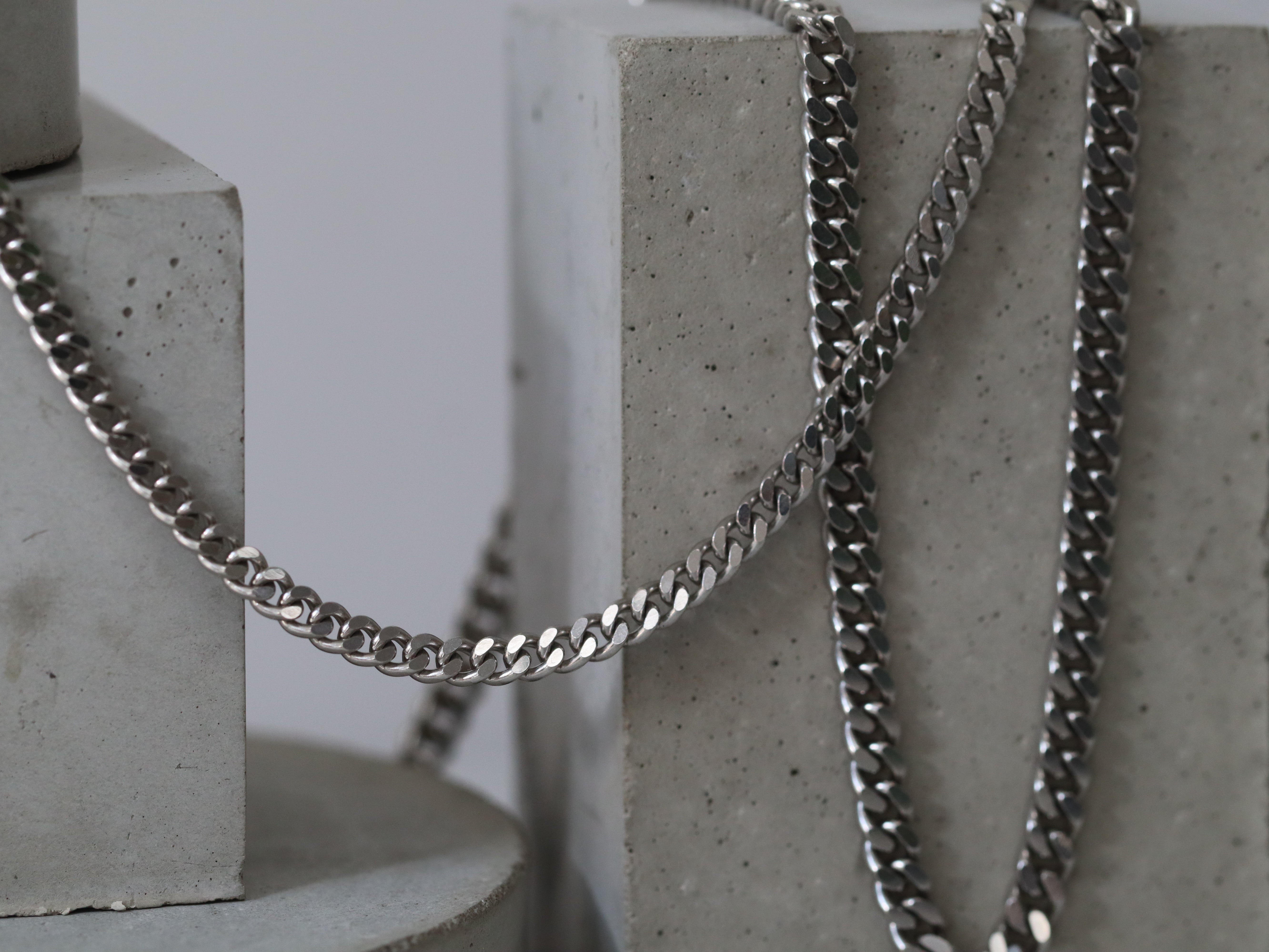Why Platinum Chains Are the Ultimate Choice for Men’s Jewelry