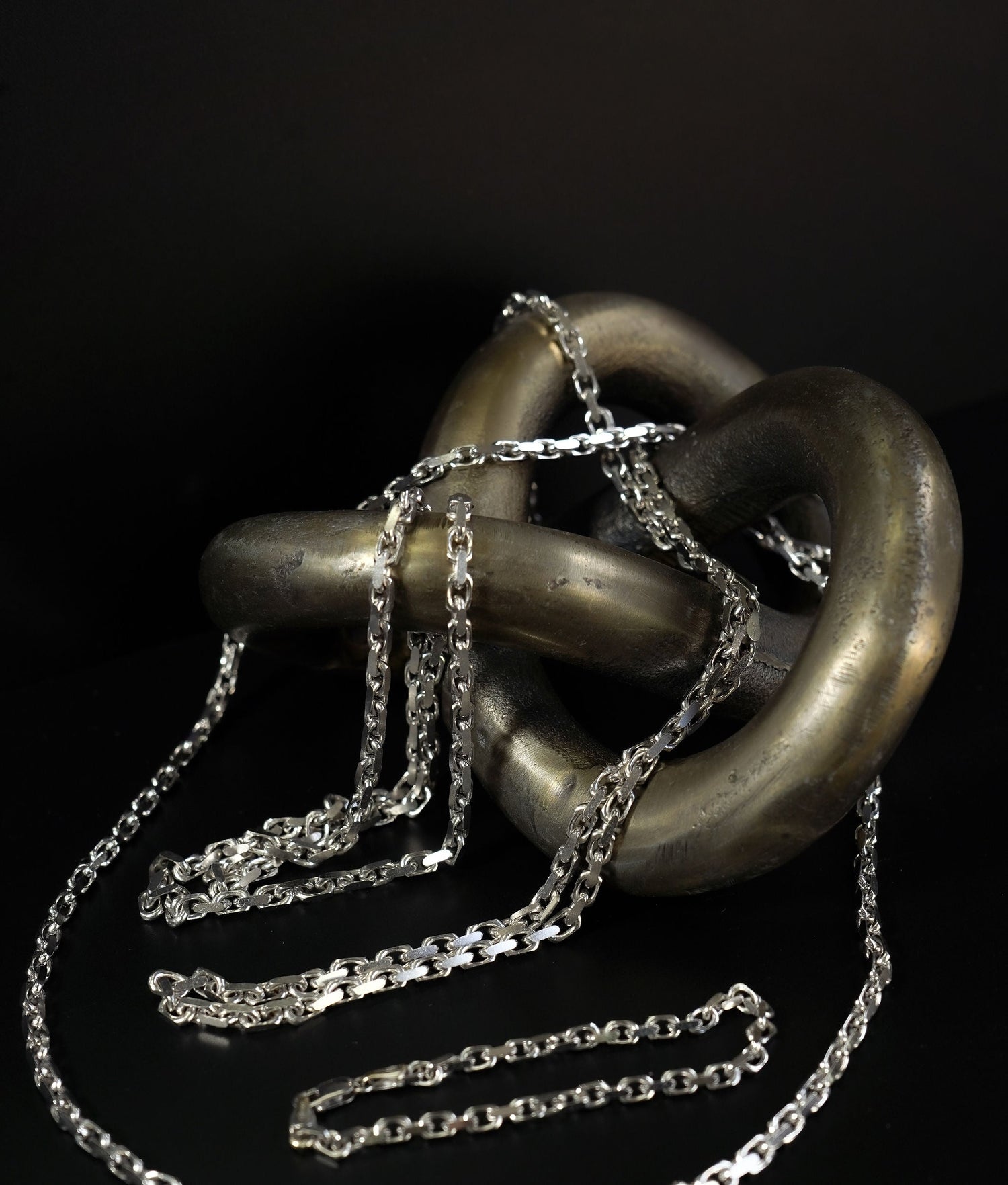 Why Solid Gold Chains Are the Ultimate High-End Jewelry for Men