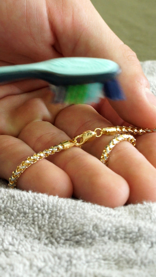 Simplest Way To Clean Your High-End Gold Jewelry At Home (Video)