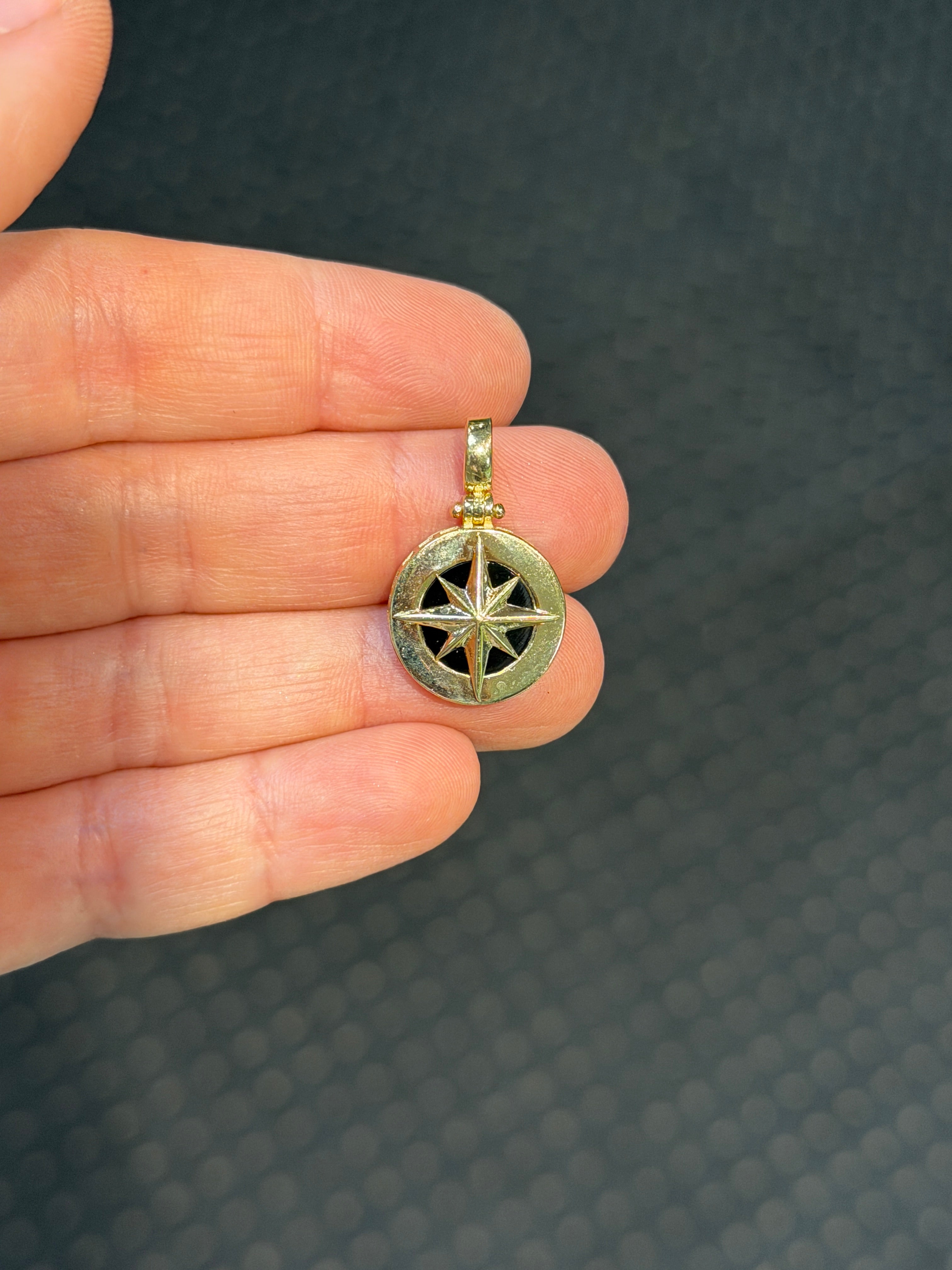 15.6mm North Star Medallion Pendant 14K Gold