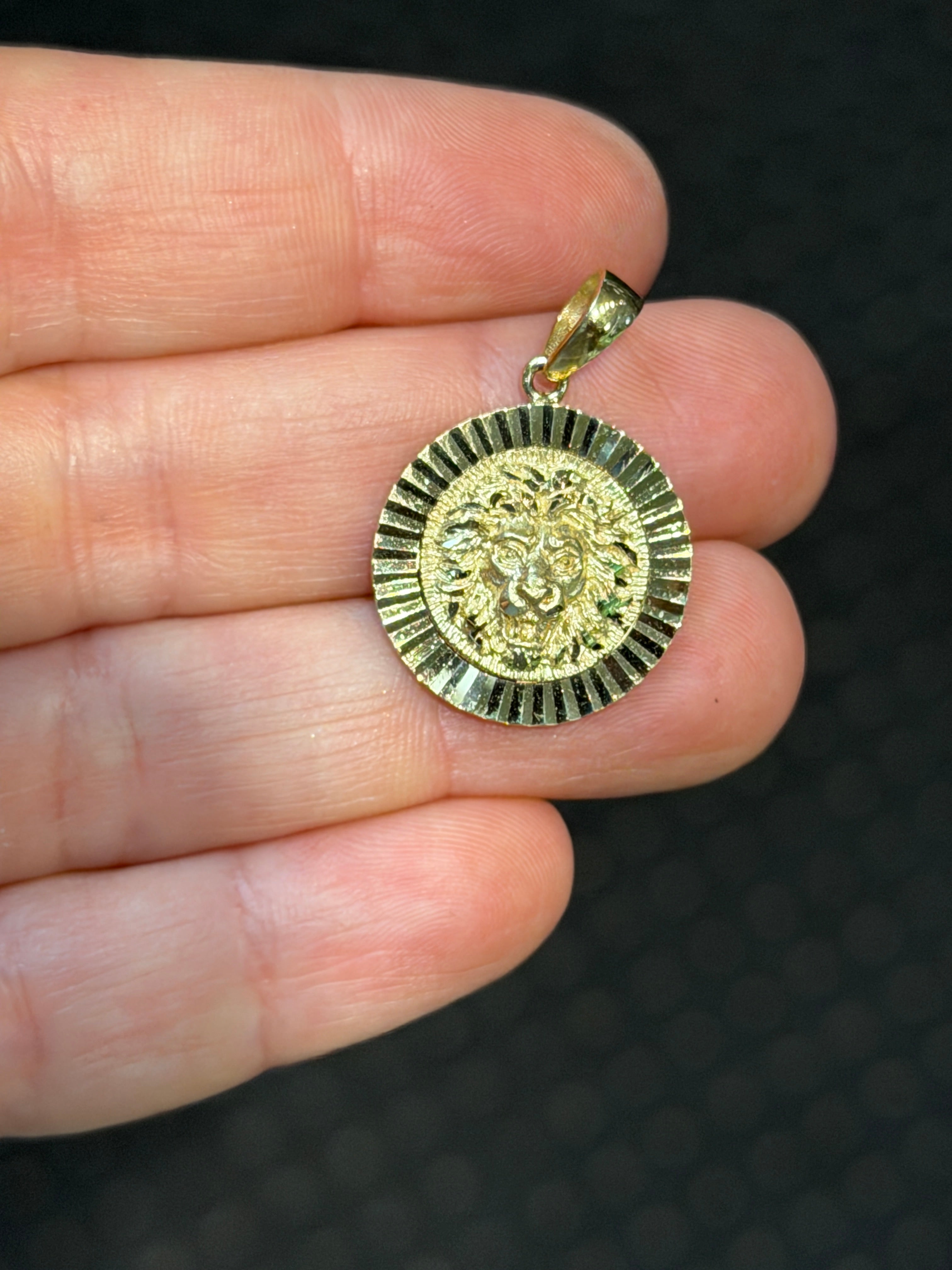 18.8MM Lion Medallion Pendant 14K Gold
