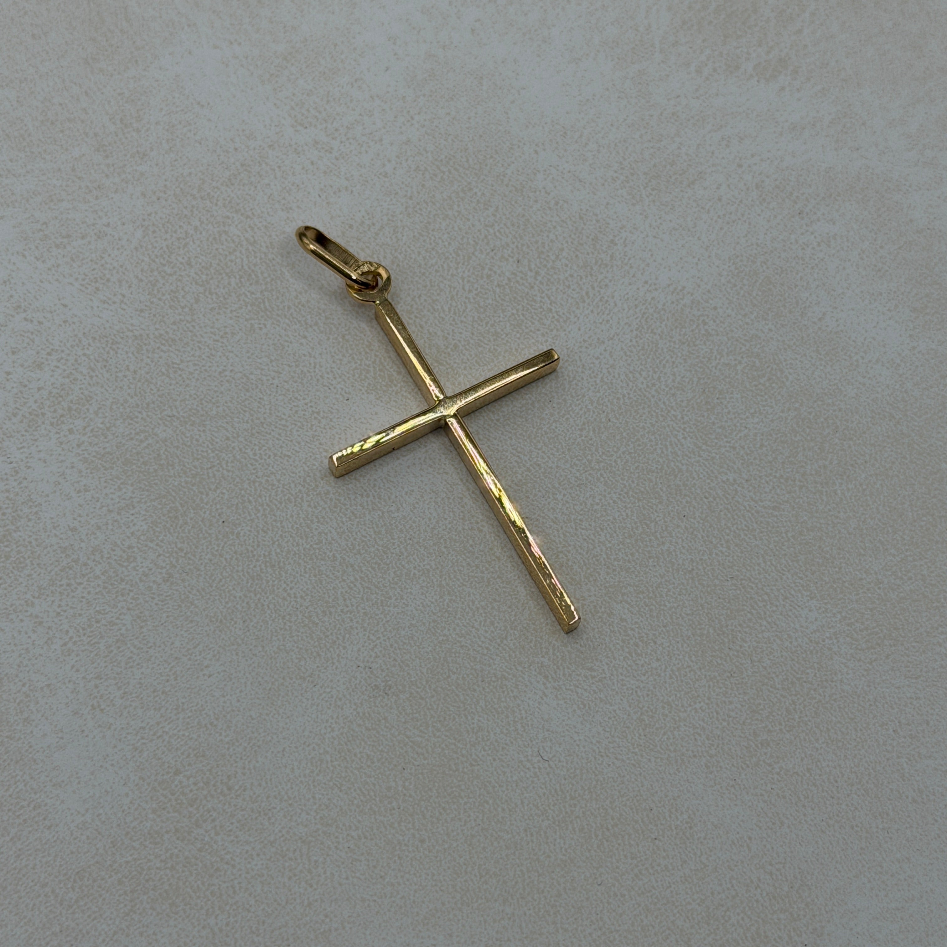 Sleek Cross 18K