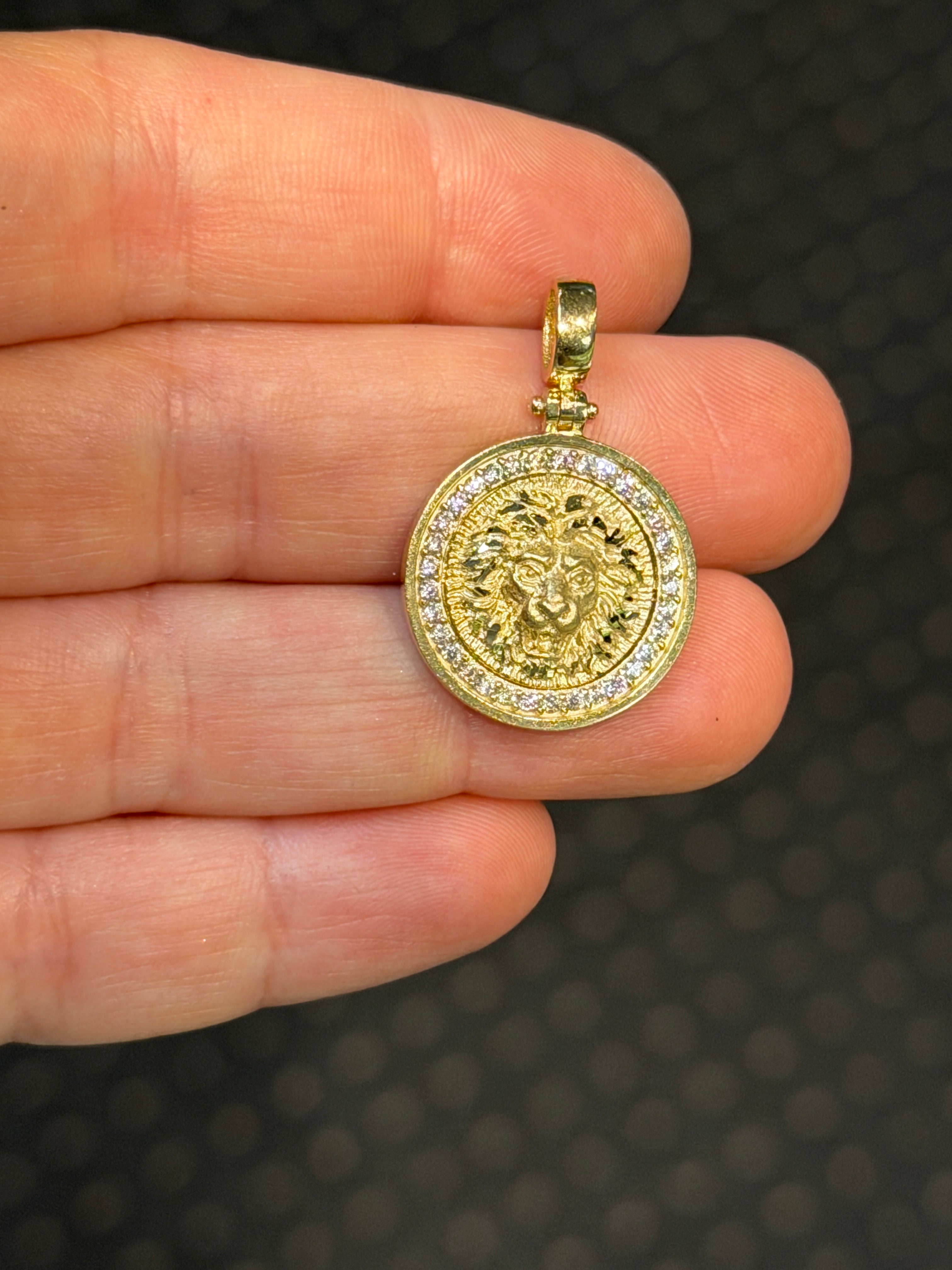 18.8MM Lion Medallion Pendant 14K Gold