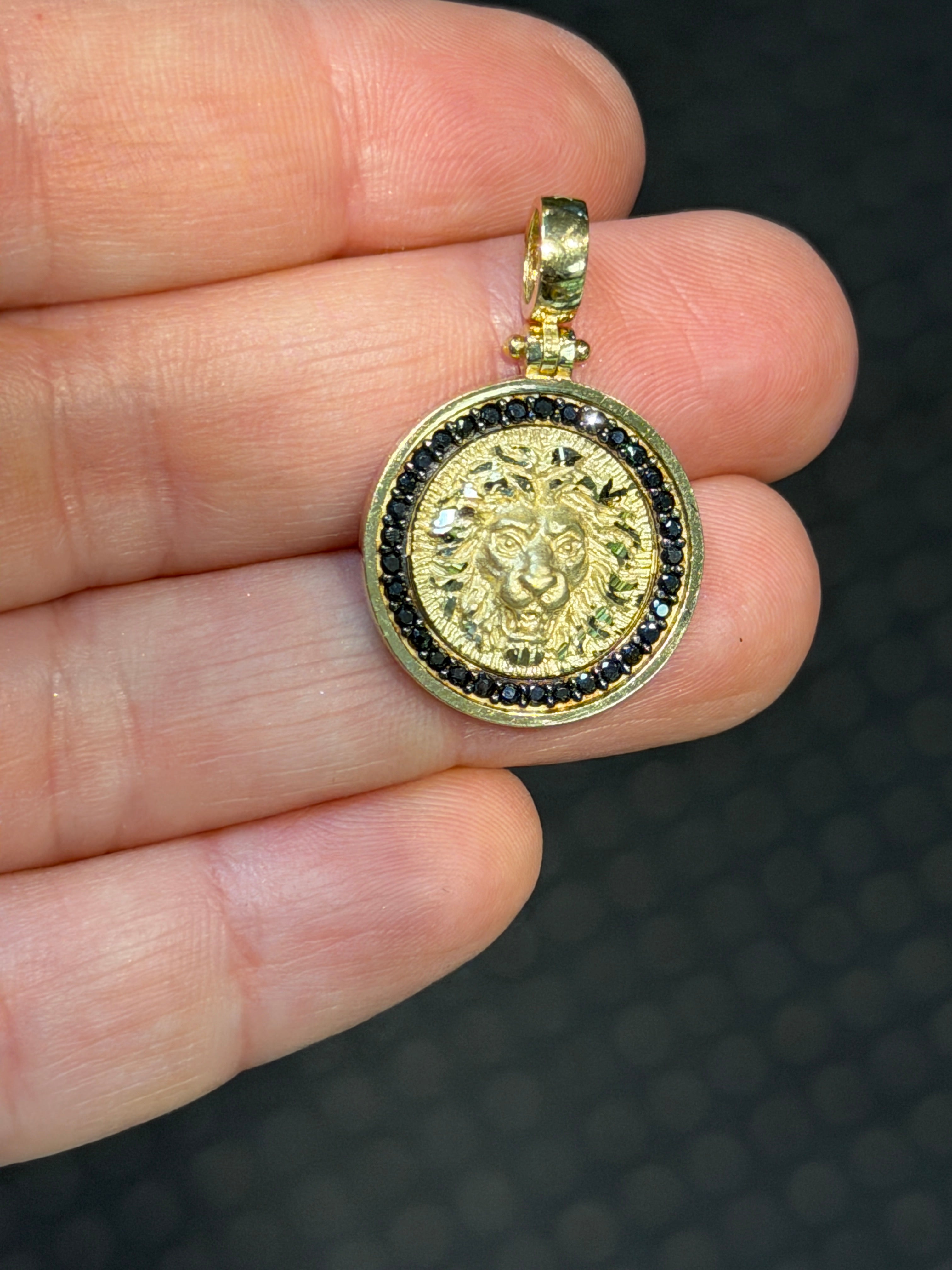 18.8MM Lion Medallion Pendant 14K Gold