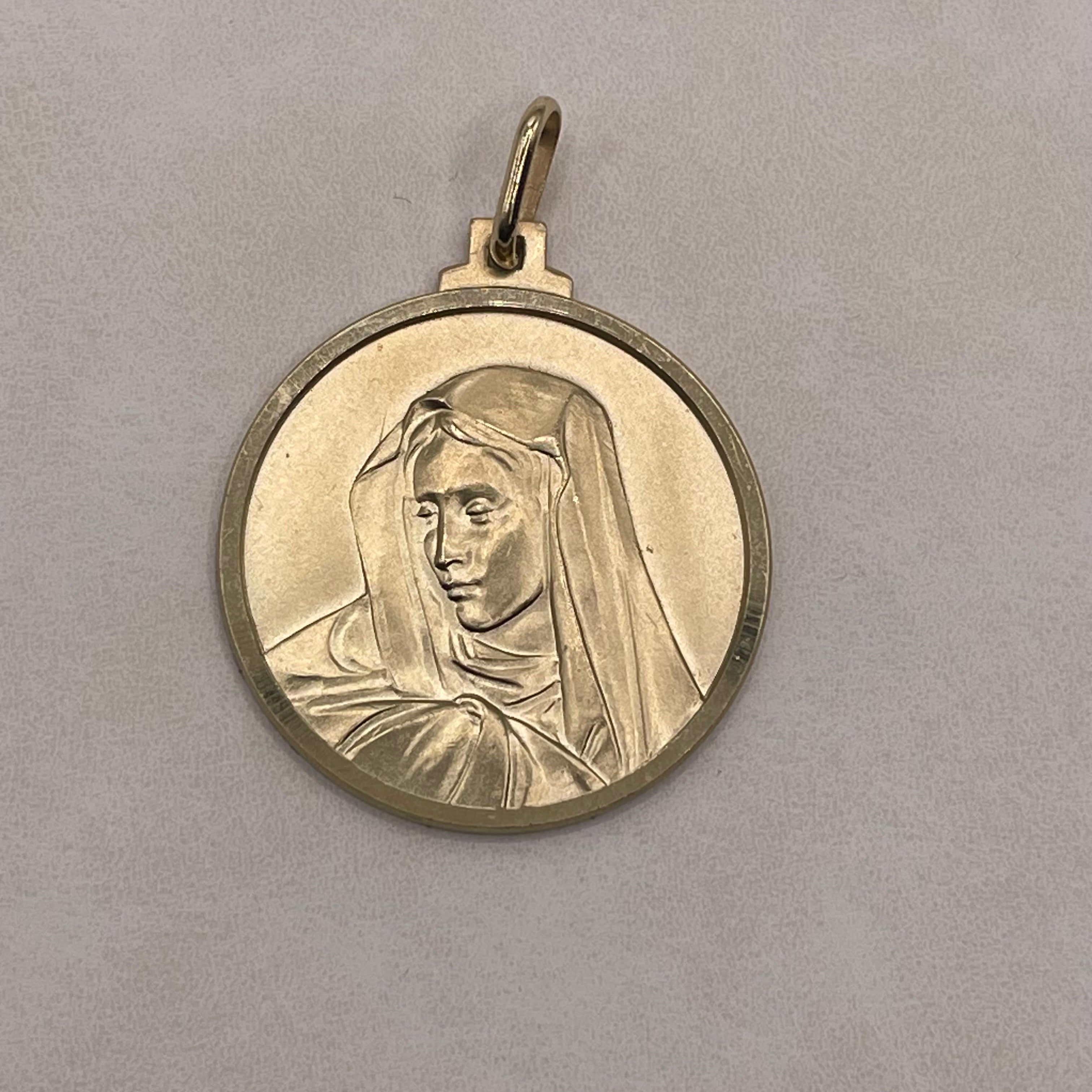 Round Mary classic pendant 14K - Saints Gold Co.