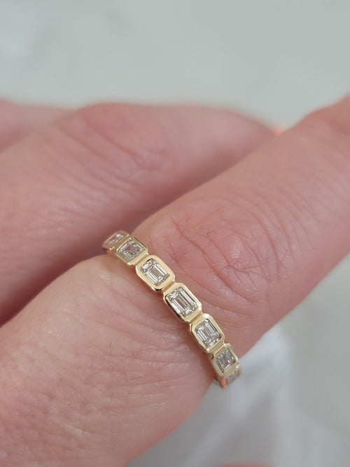 Lateral Emerald-Cut Natural Diamond Ring