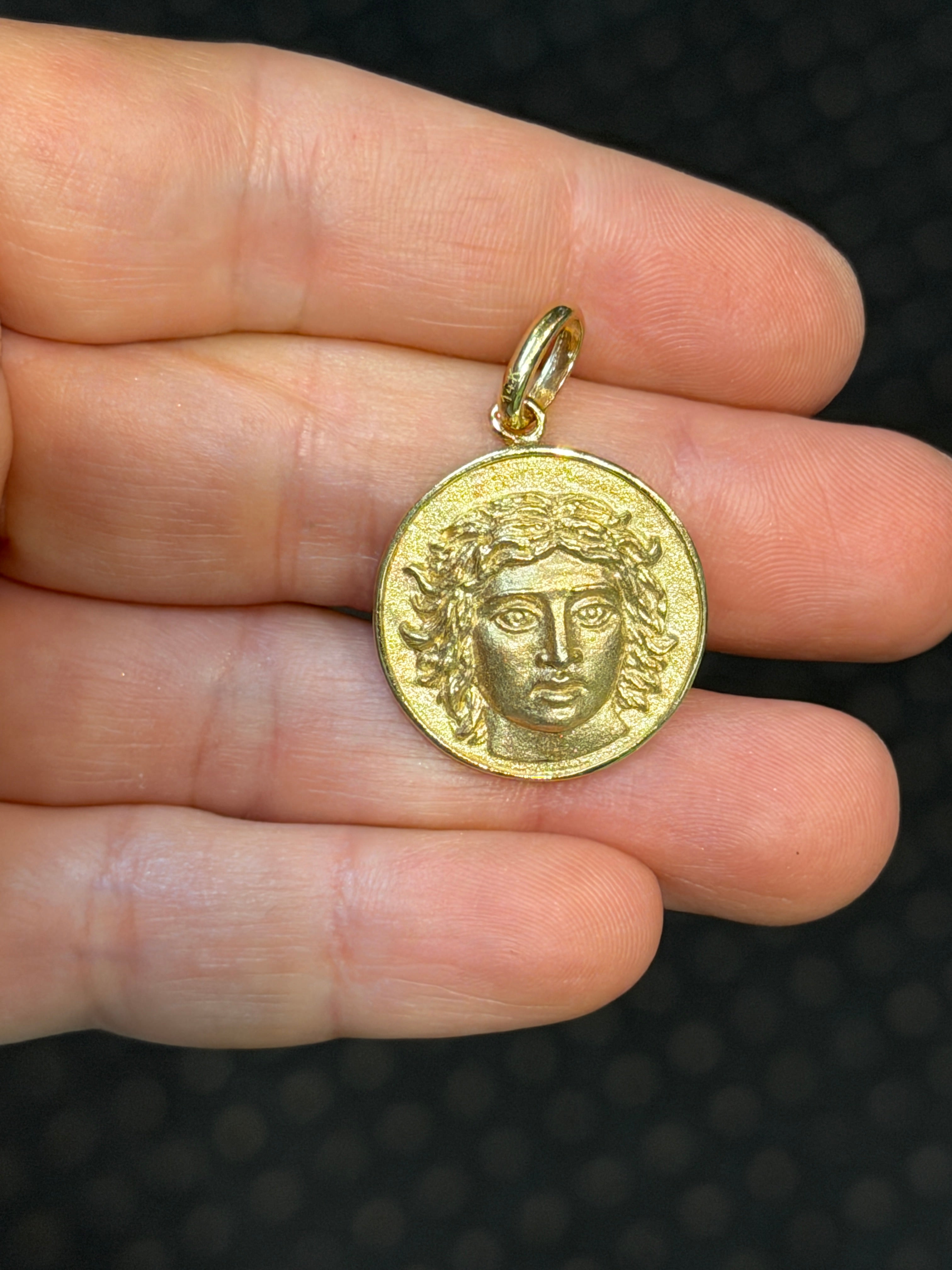 21mm Classical Portrait Pendant 14K Gold