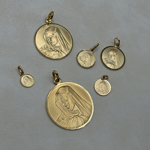 Mary Pendant 18K