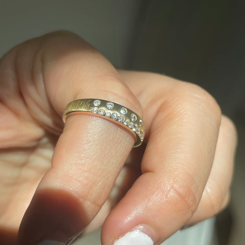 Natural Pavé Diamond Luminous Band Solid Gold