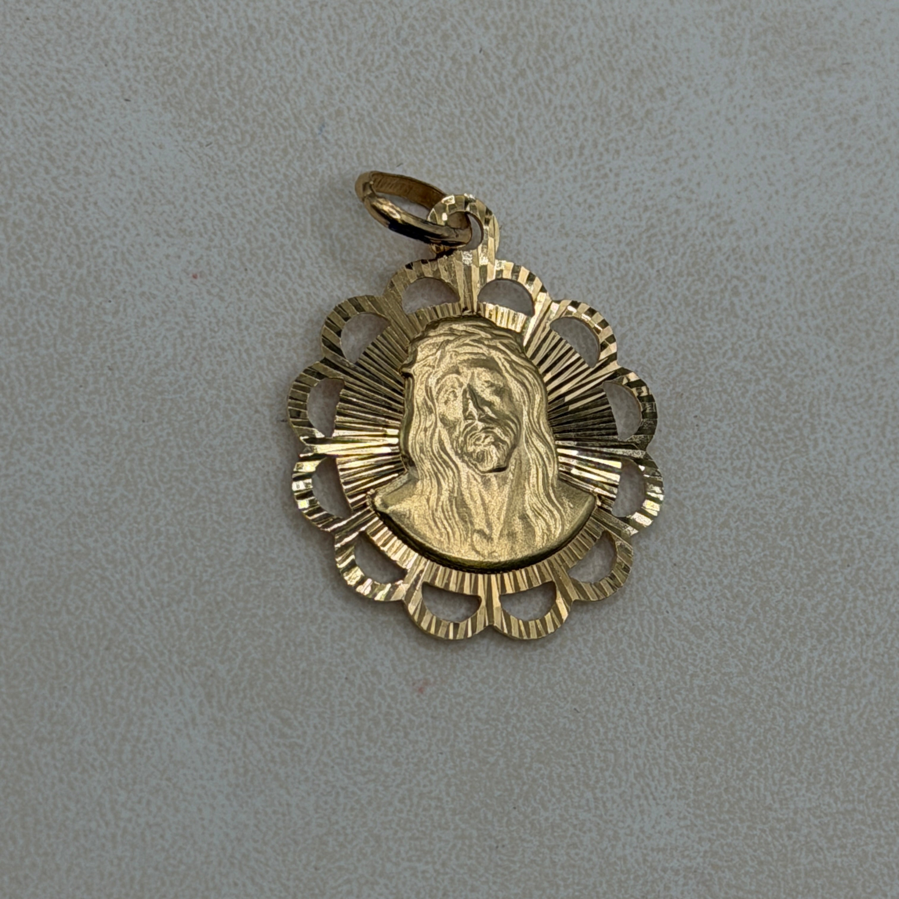 18MM Scalloped double sided Jesus and Mary pendant 18K