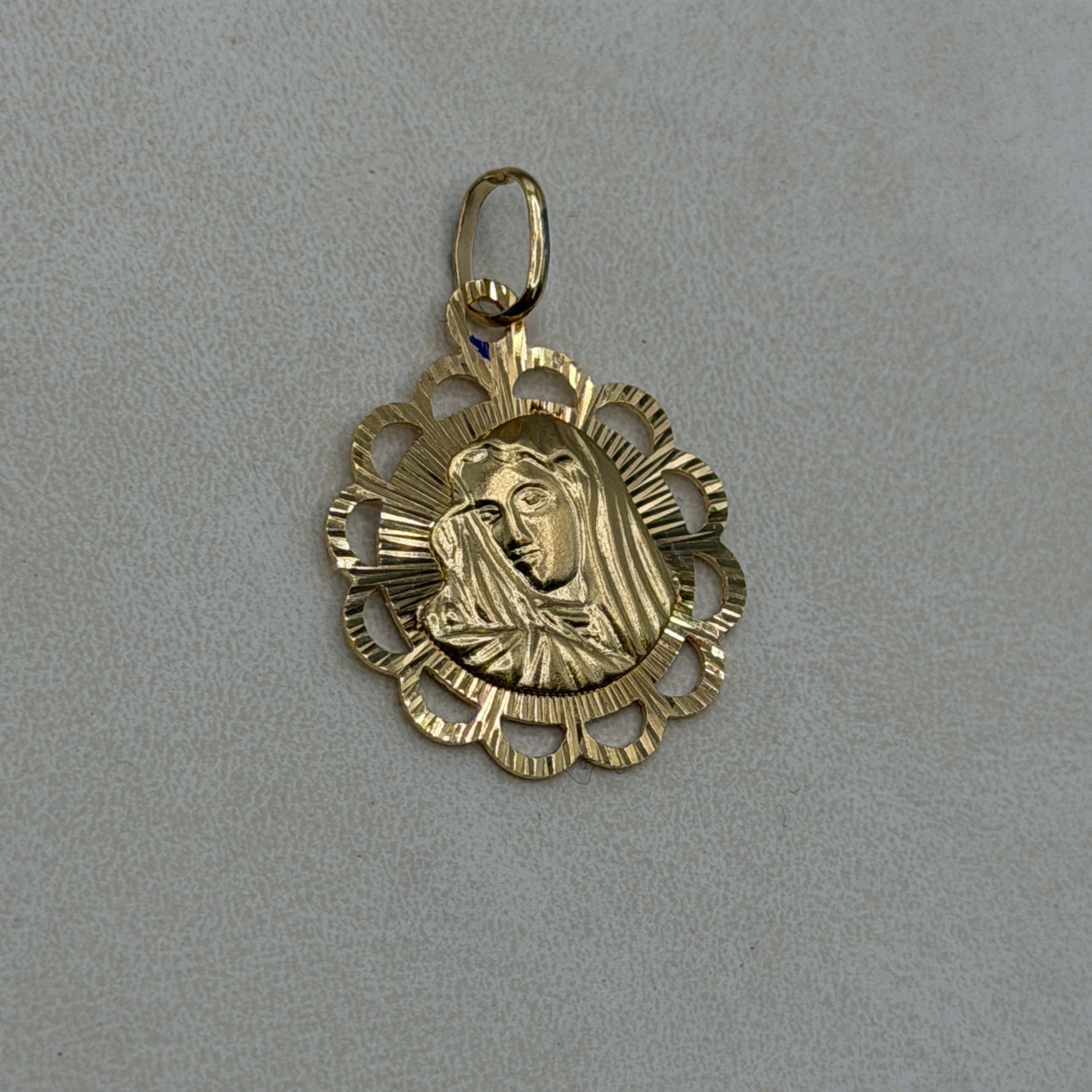 18MM Scalloped double sided Jesus and Mary pendant 18K
