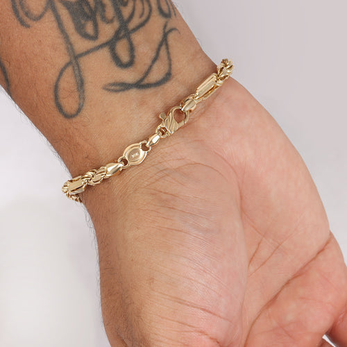 model wearing an italian figarope milano bracelet bracalete made in italy italiano solido solid gold 14k